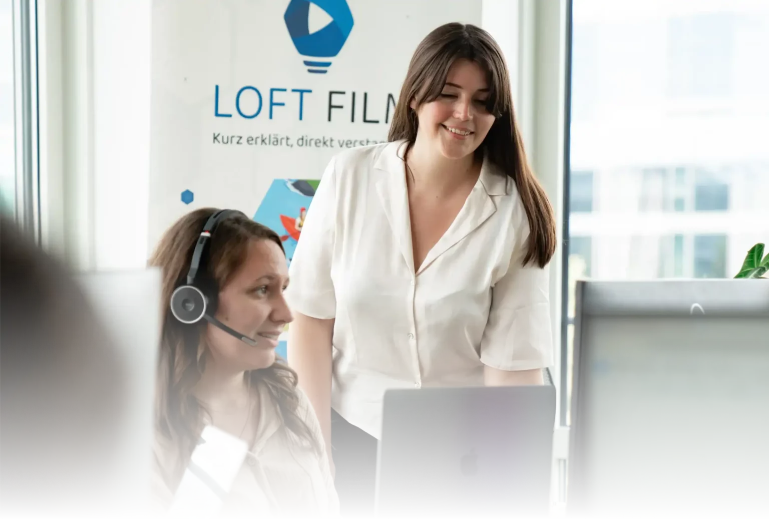 Das Loft Film-Texterteam erstellt ein Filmskript.